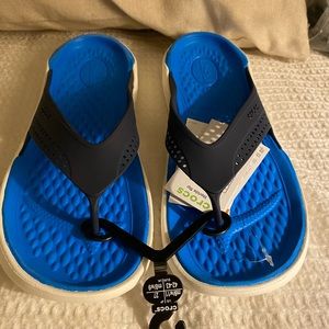 Crocs sandals men size 9 woman size 11 blue